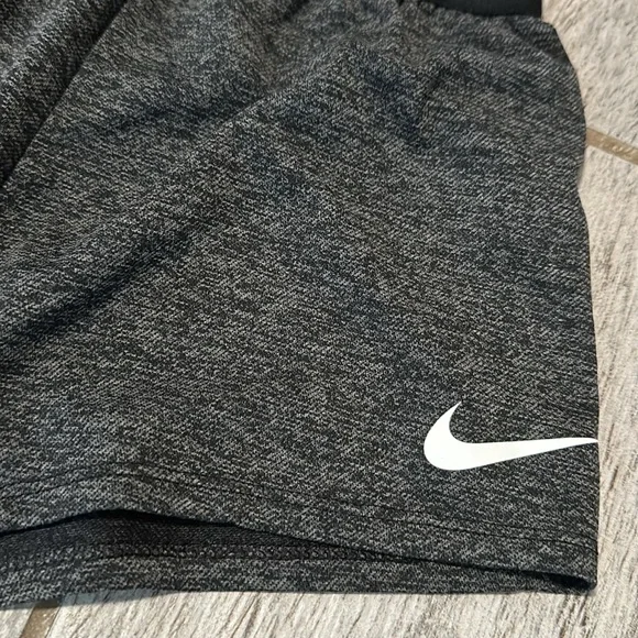 Nike Small Girls Athletic Shorts 6/8 - Picture 2 of 2